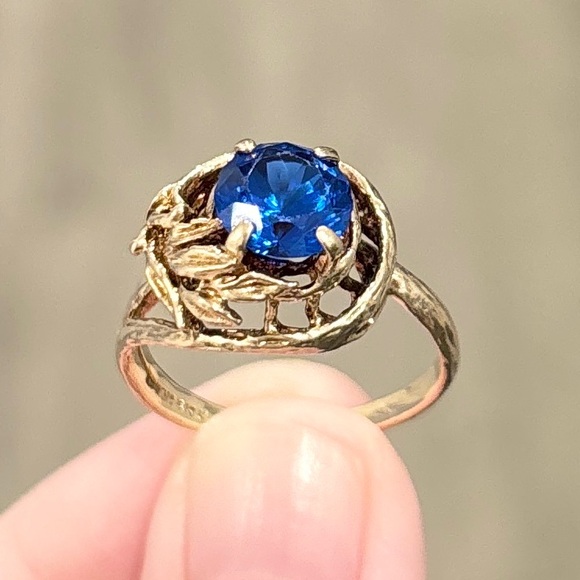 Jewelry - Vintage Blue Spinel Ring: Large mid century filigree heavy 10K solid yellow gold